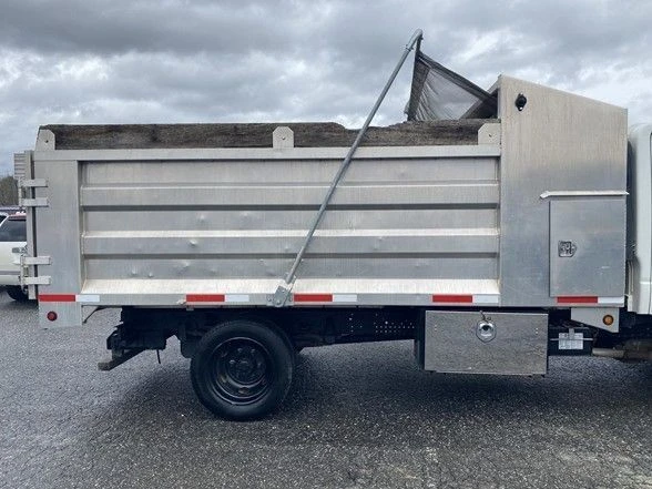 2019 Isuzu Elf - Image 11 of 31