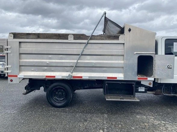 2019 Isuzu Elf - Image 2 of 31