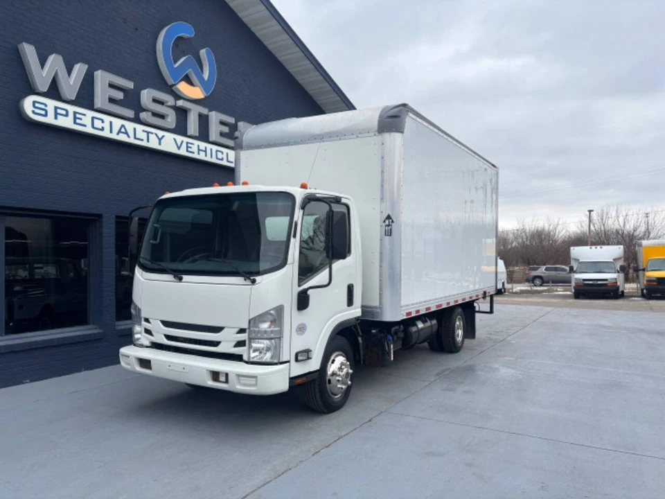 2019 Isuzu Elf - Image 6 of 15