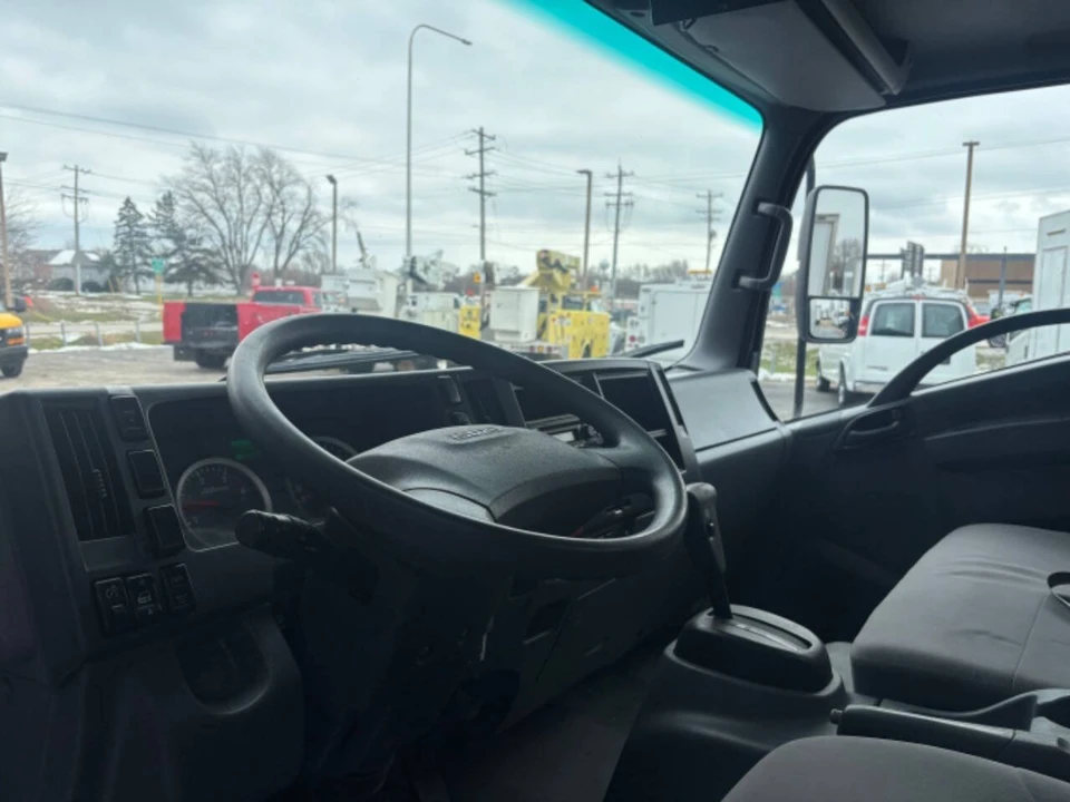 2019 Isuzu Elf - Image 11 of 15