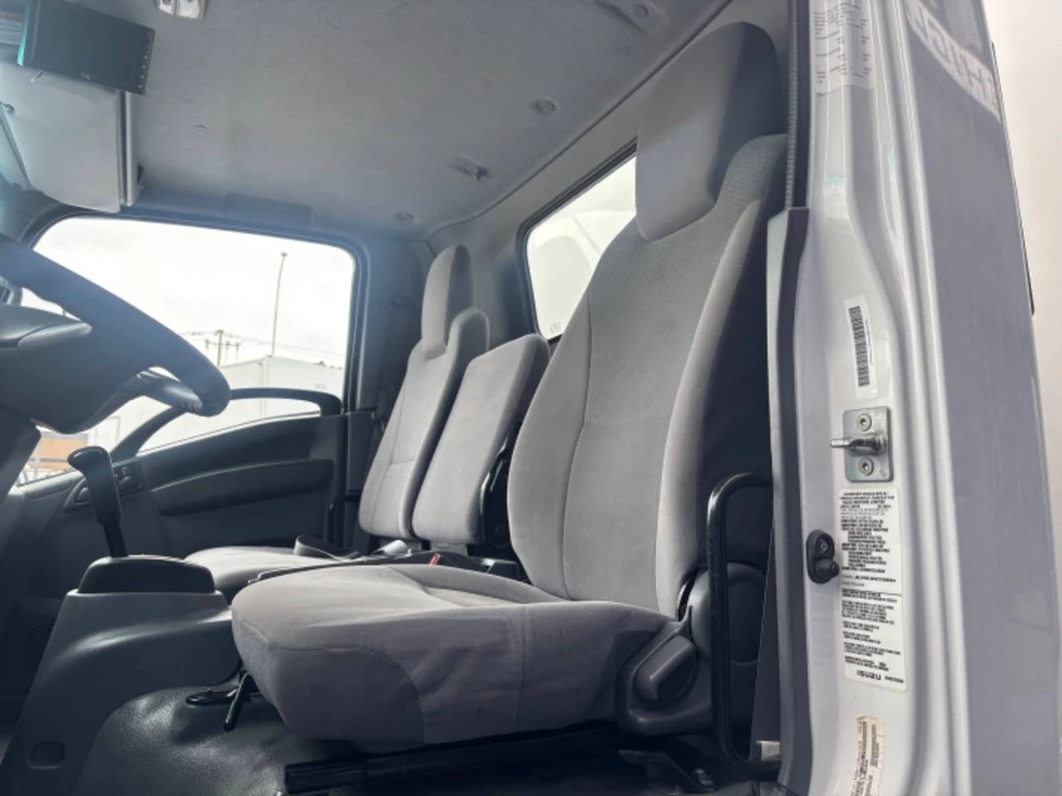 2019 Isuzu Elf - Image 13 of 15