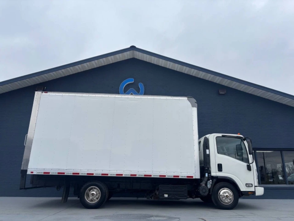 2019 Isuzu Elf - Image 3 of 15