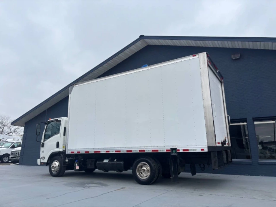 2019 Isuzu Elf - Image 7 of 15