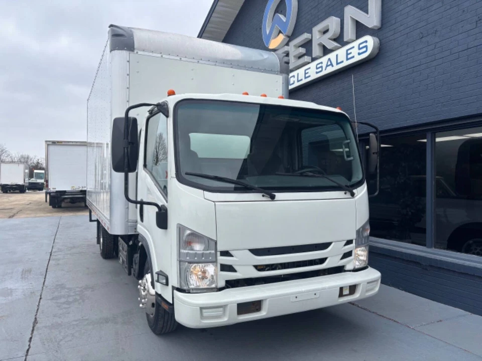 2019 Isuzu Elf - Image 5 of 15
