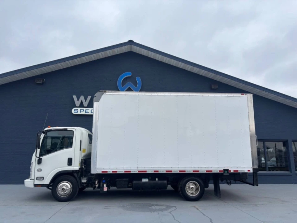 2019 Isuzu Elf - Image 2 of 15
