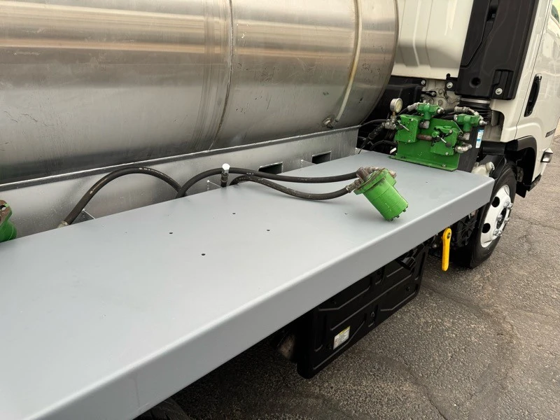 2019 Isuzu Elf - Image 11 of 31