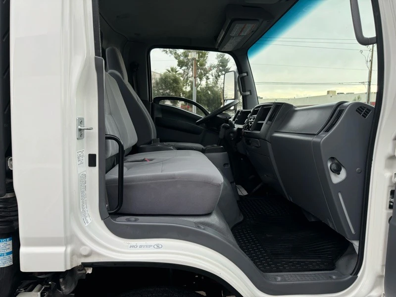 2019 Isuzu Elf - Image 24 of 31