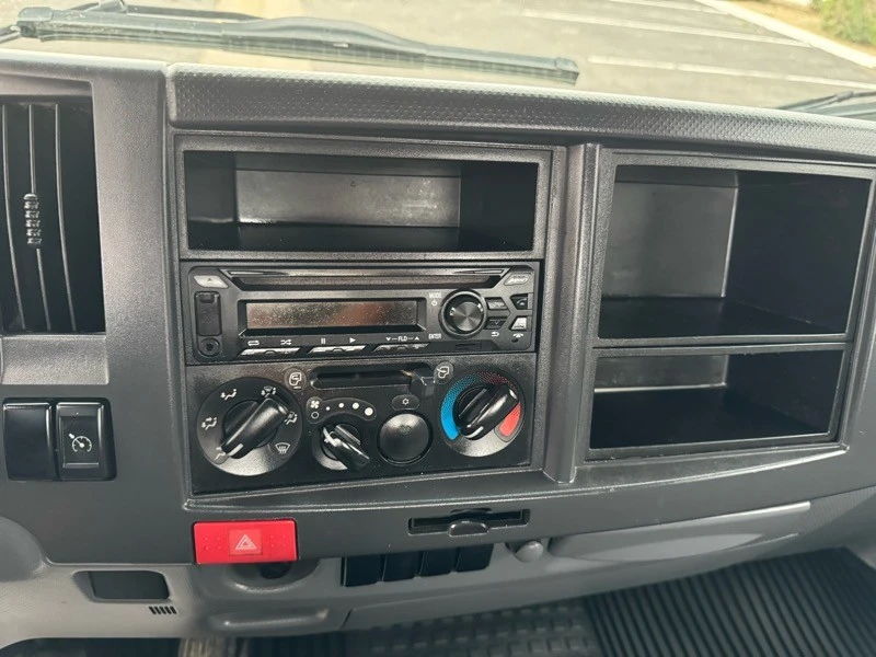 2019 Isuzu Elf - Image 27 of 31