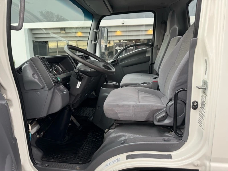 2019 Isuzu Elf - Image 23 of 31