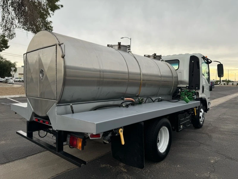 2019 Isuzu Elf - Image 4 of 31