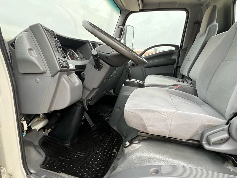 2019 Isuzu Elf - Image 20 of 31