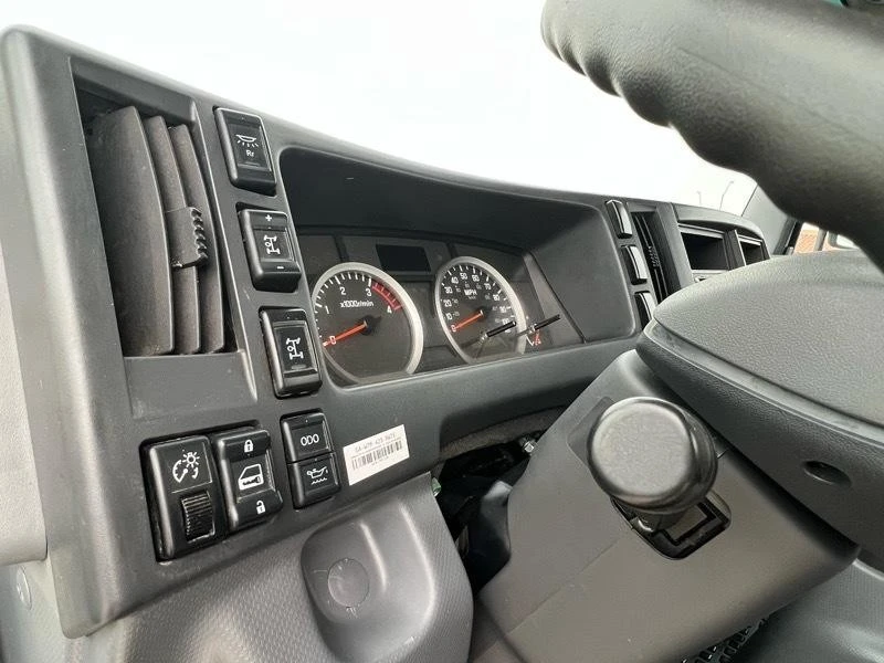 2019 Isuzu Elf - Image 21 of 31