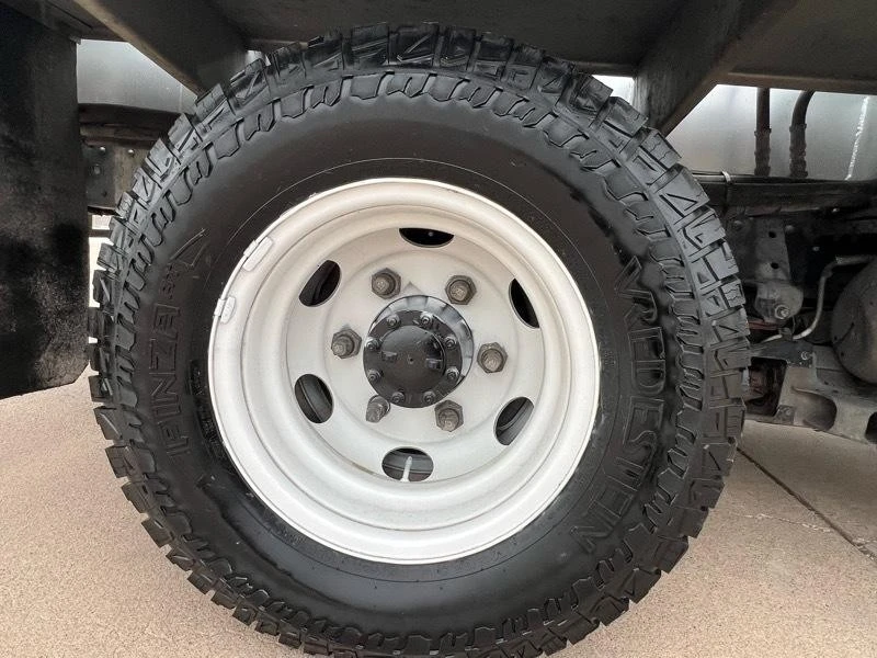 2019 Isuzu Elf - Image 28 of 31