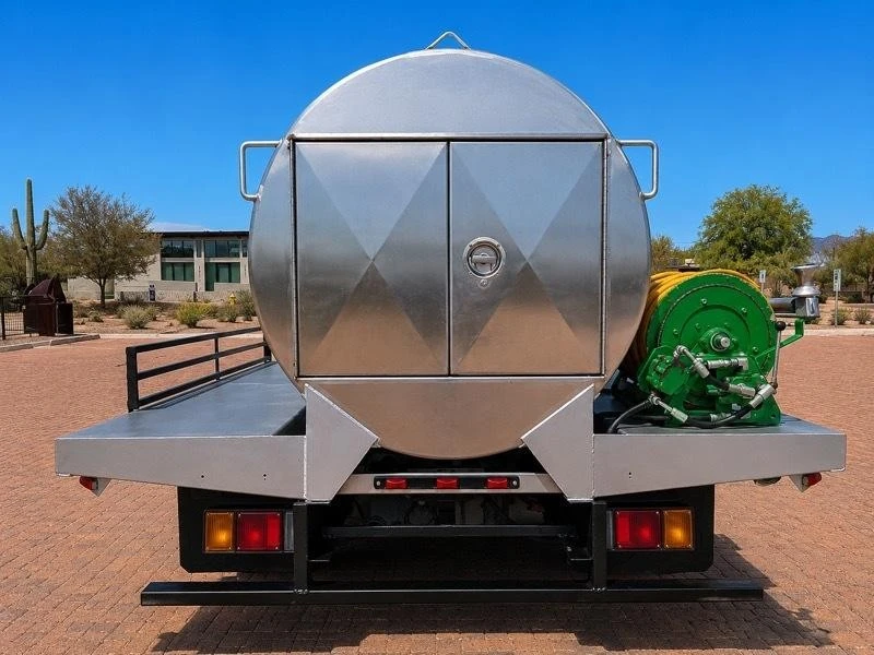 2019 Isuzu Elf - Image 4 of 31