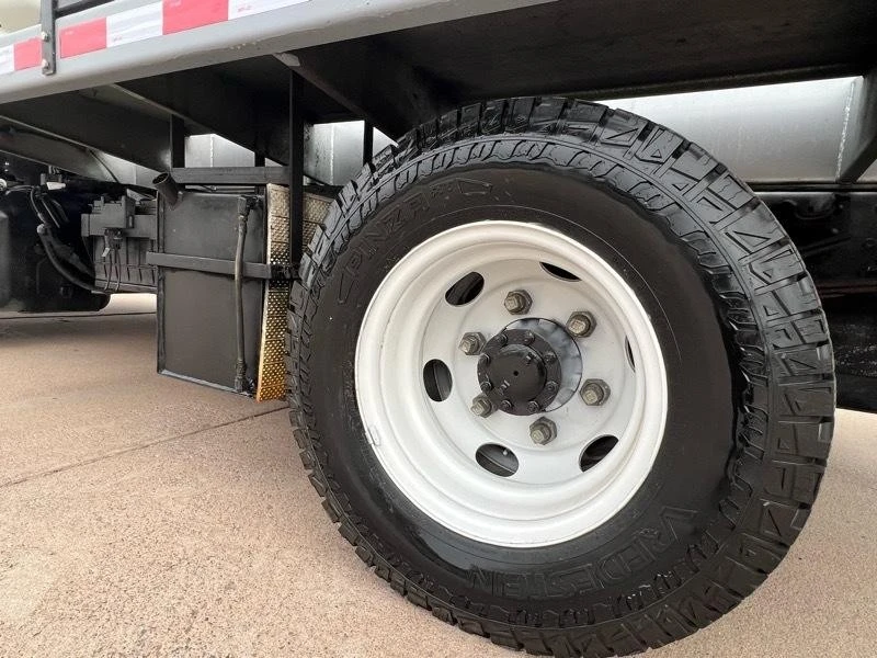 2019 Isuzu Elf - Image 18 of 31