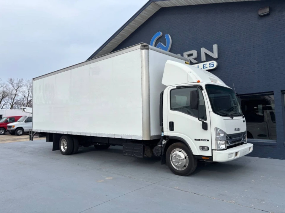 2019 Isuzu Elf - Image 3 of 12