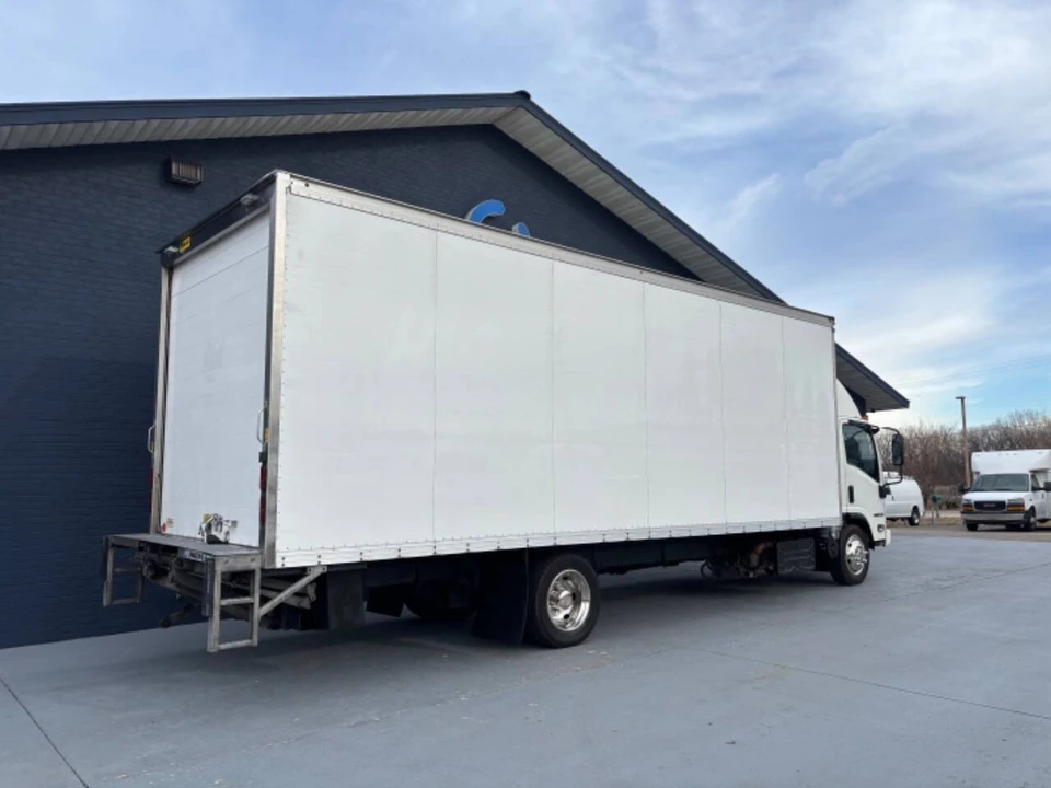 2019 Isuzu Elf - Image 4 of 12