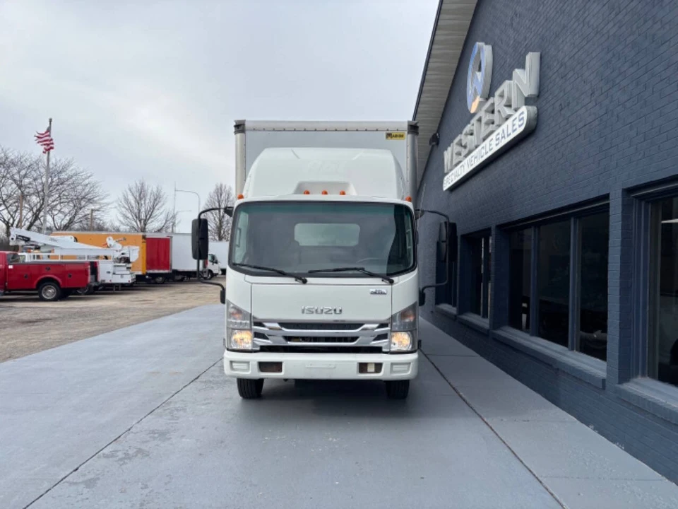 2019 Isuzu Elf - Image 7 of 12