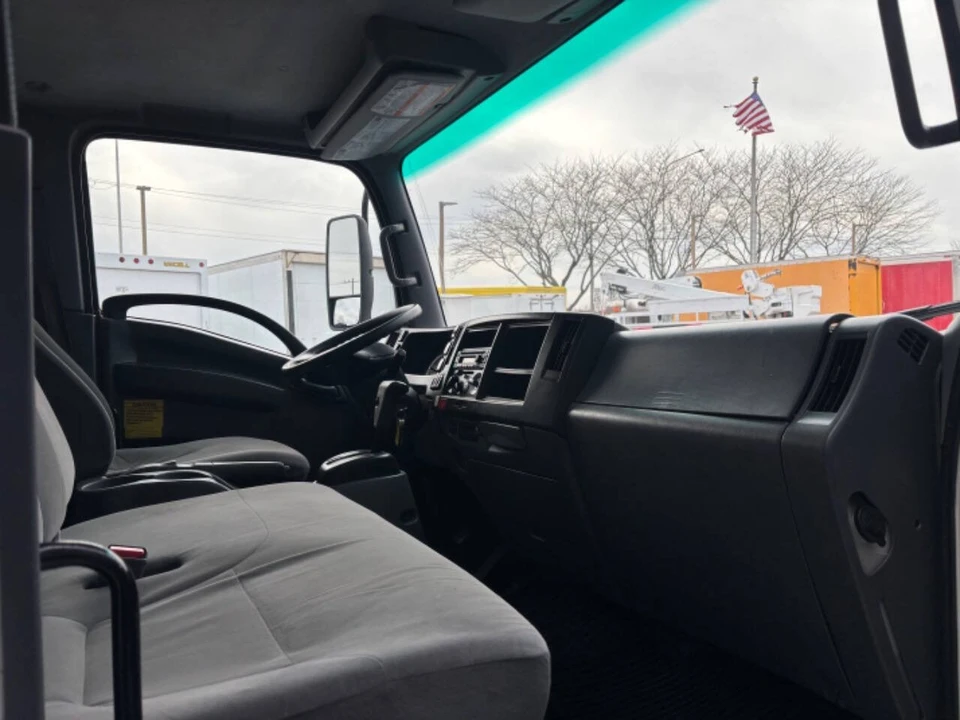 2019 Isuzu Elf - Image 10 of 12