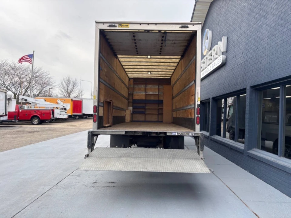 2019 Isuzu Elf - Image 9 of 12