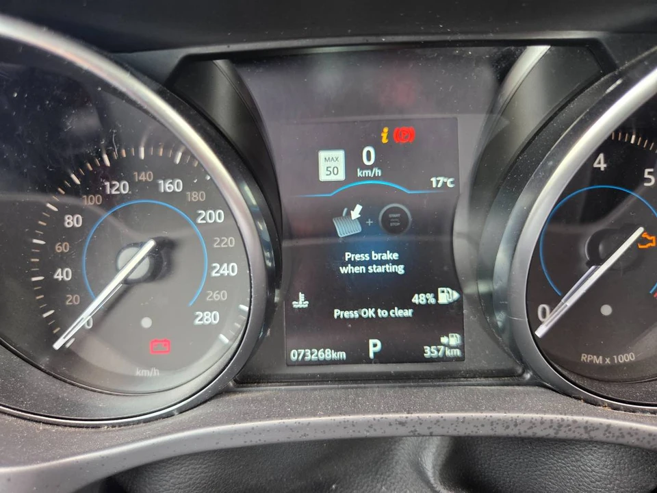 2019 Jaguar F-Pace - Image 13 of 17