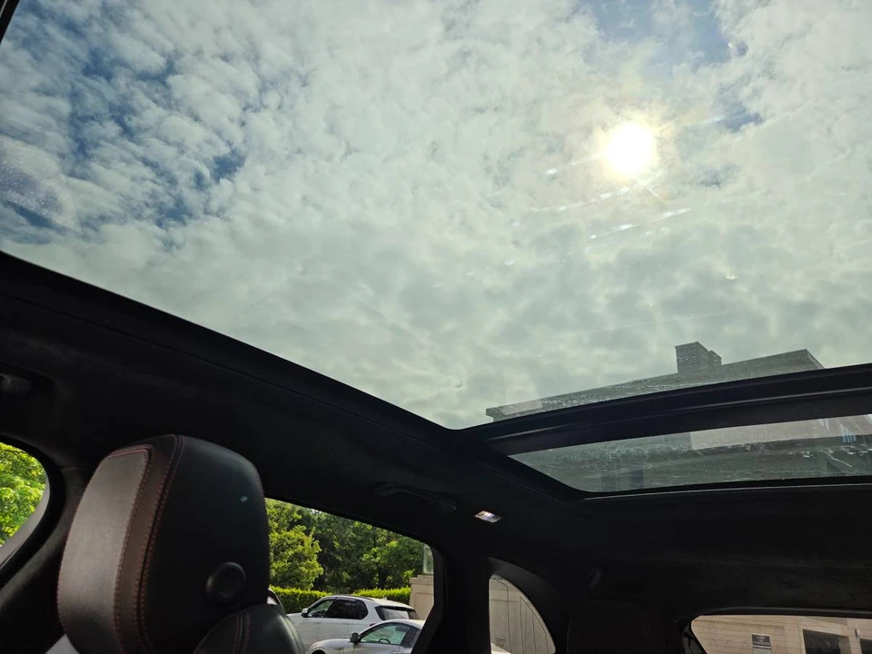 2019 Jaguar F-Pace - Image 15 of 17