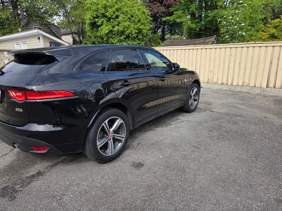 2019 Jaguar F-Pace - Image 2 of 17