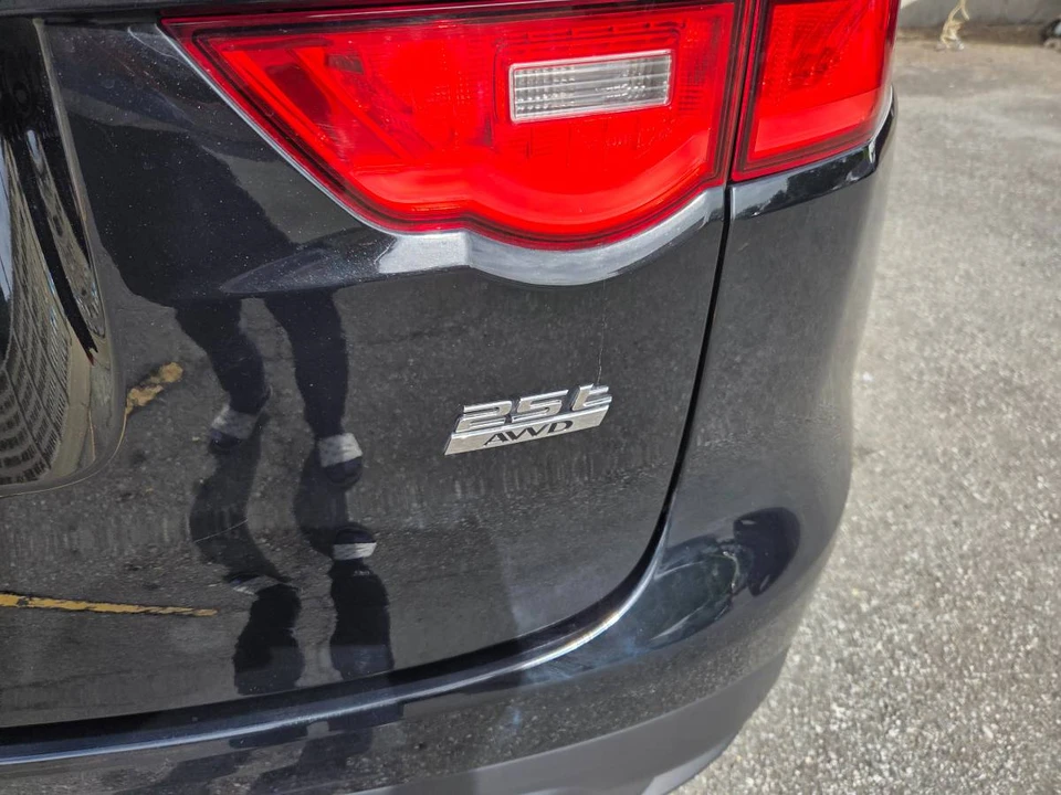2019 Jaguar F-Pace - Image 9 of 17