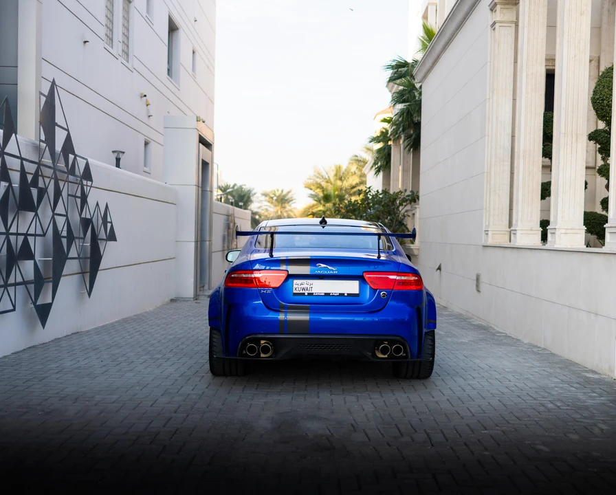 2019 Jaguar XE - Image 6 of 31