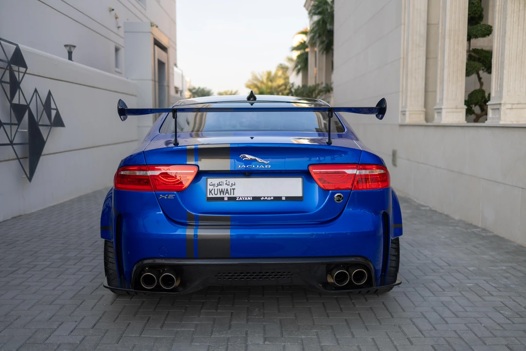 2019 Jaguar XE - Image 10 of 31
