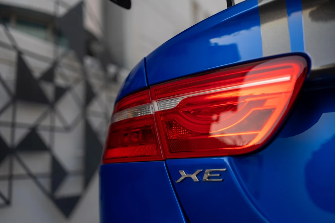 2019 Jaguar XE - Image 22 of 31