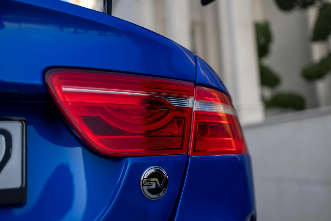 2019 Jaguar XE - Image 23 of 31