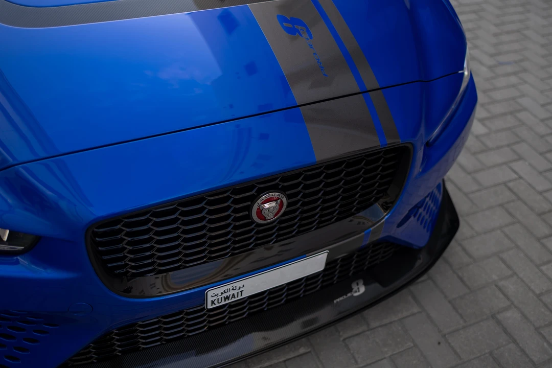 2019 Jaguar XE - Image 26 of 31