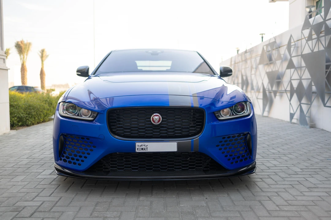 2019 Jaguar XE - Image 3 of 31