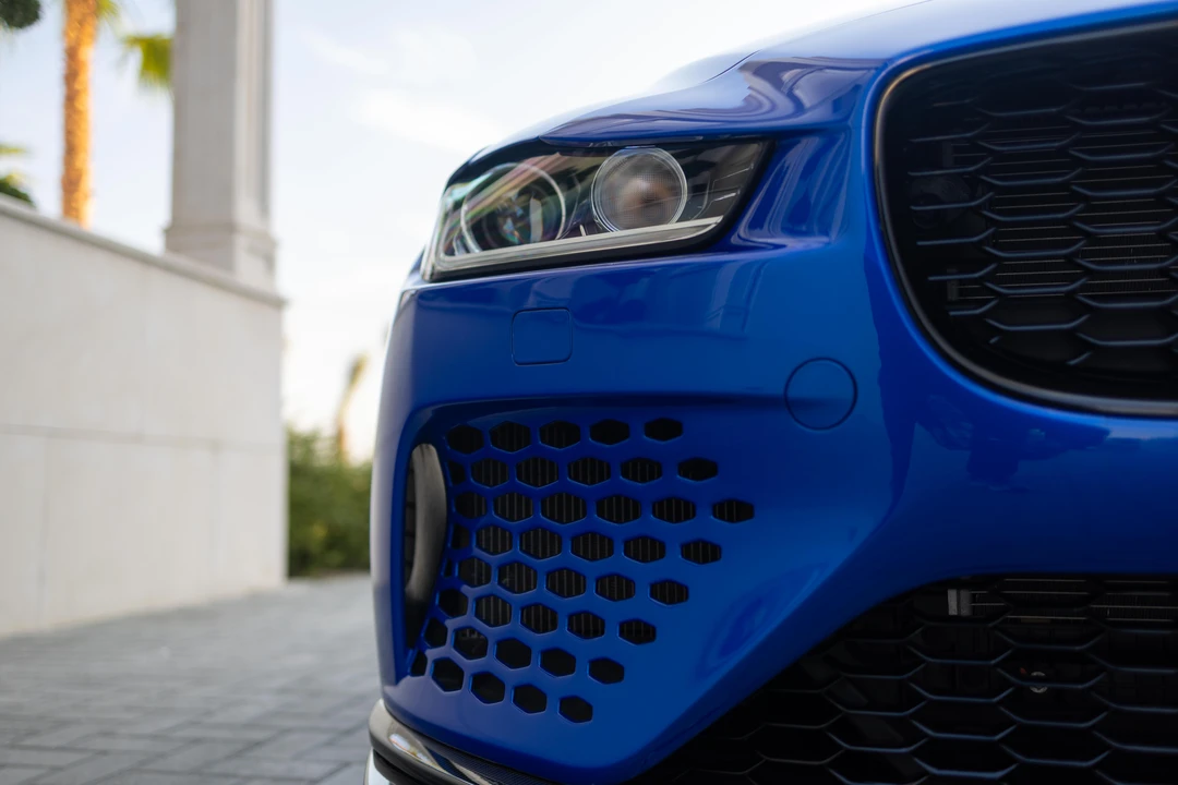 2019 Jaguar XE - Image 28 of 31