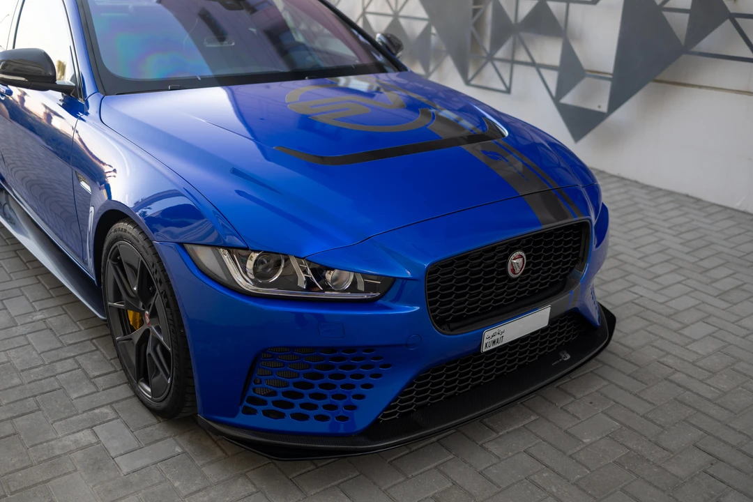2019 Jaguar XE - Image 14 of 31