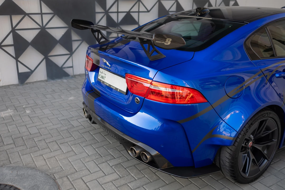 2019 Jaguar XE - Image 16 of 31