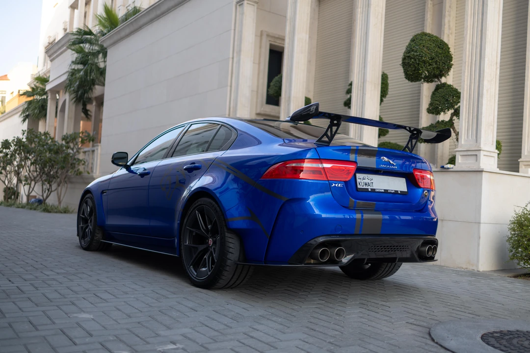2019 Jaguar XE - Image 7 of 31