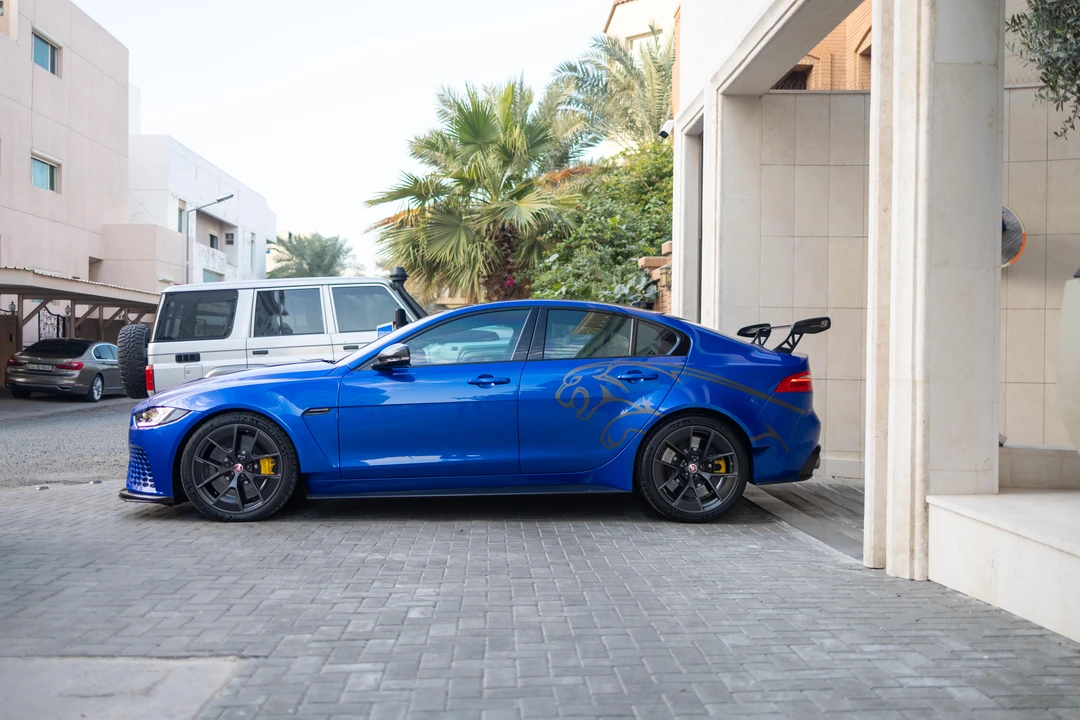 2019 Jaguar XE - Image 11 of 31