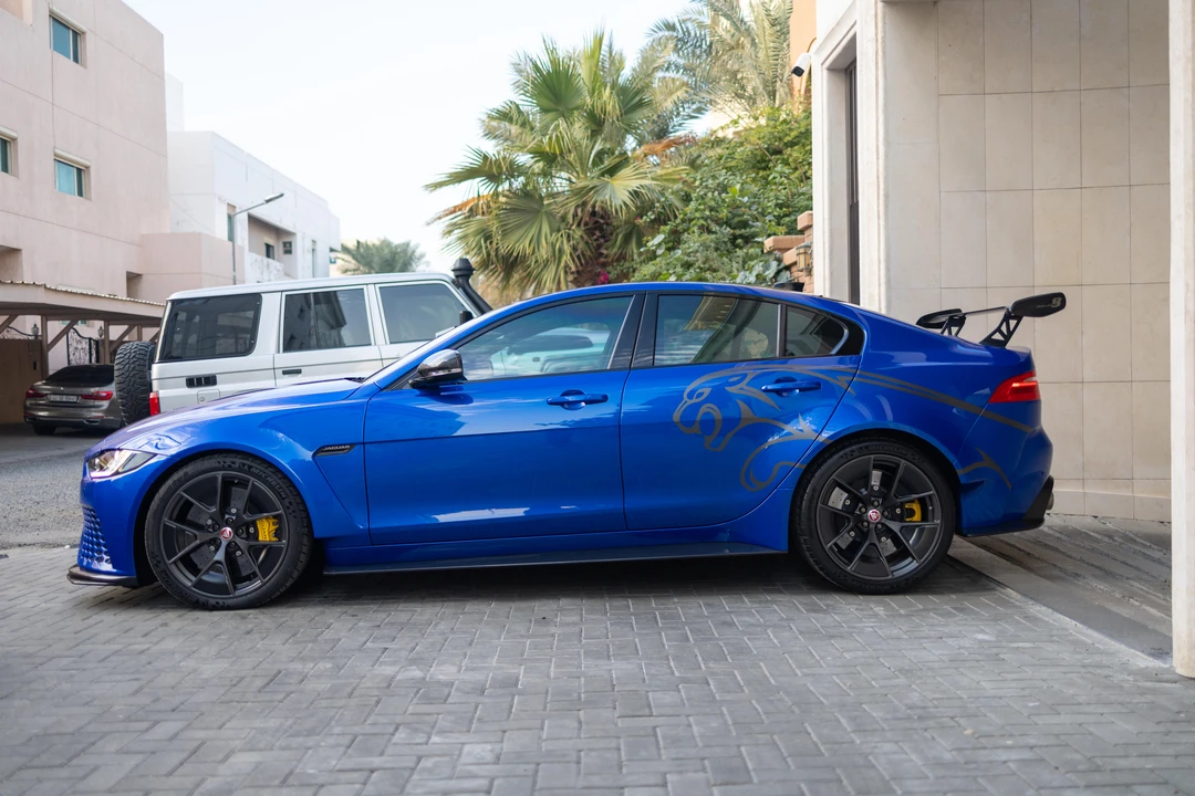 2019 Jaguar XE - Image 8 of 31