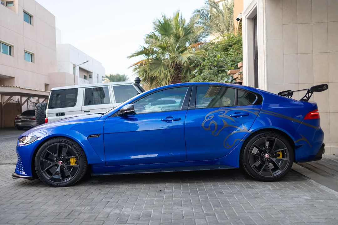 2019 Jaguar XE - Image 12 of 31