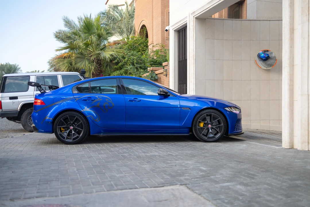 2019 Jaguar XE - Image 5 of 31