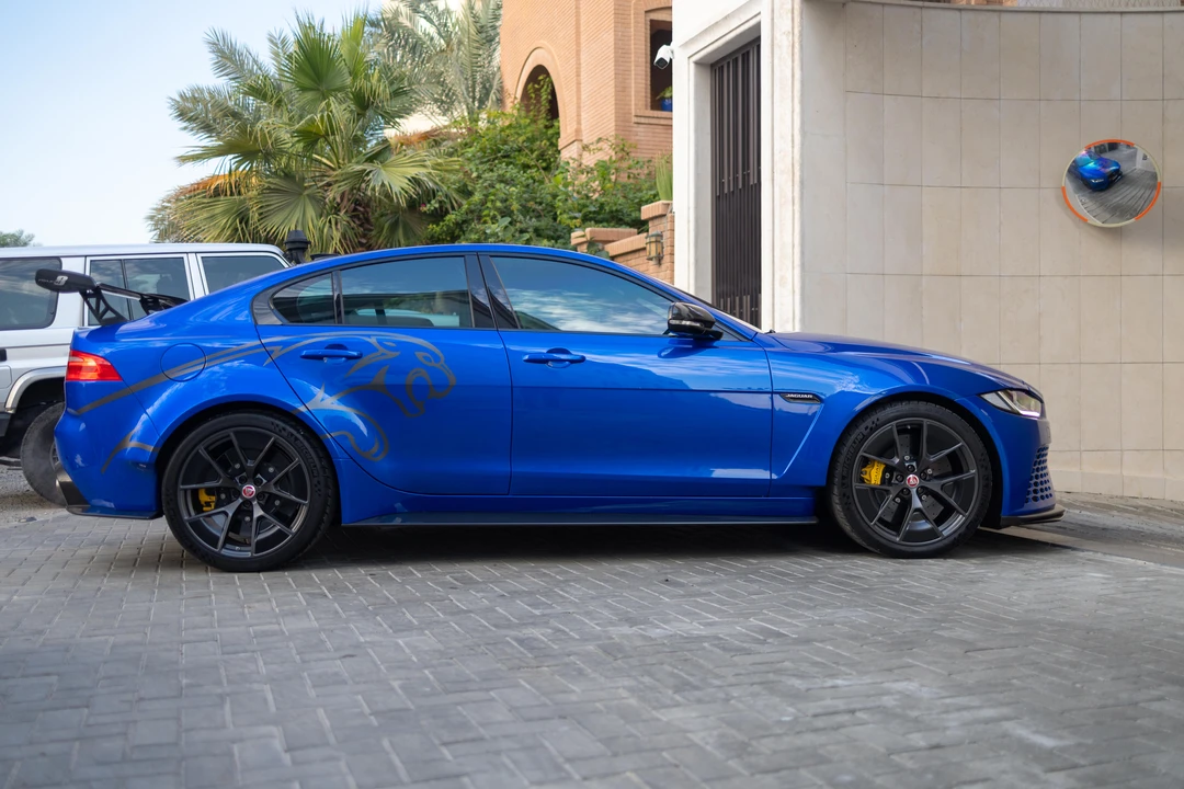 2019 Jaguar XE - Image 13 of 31