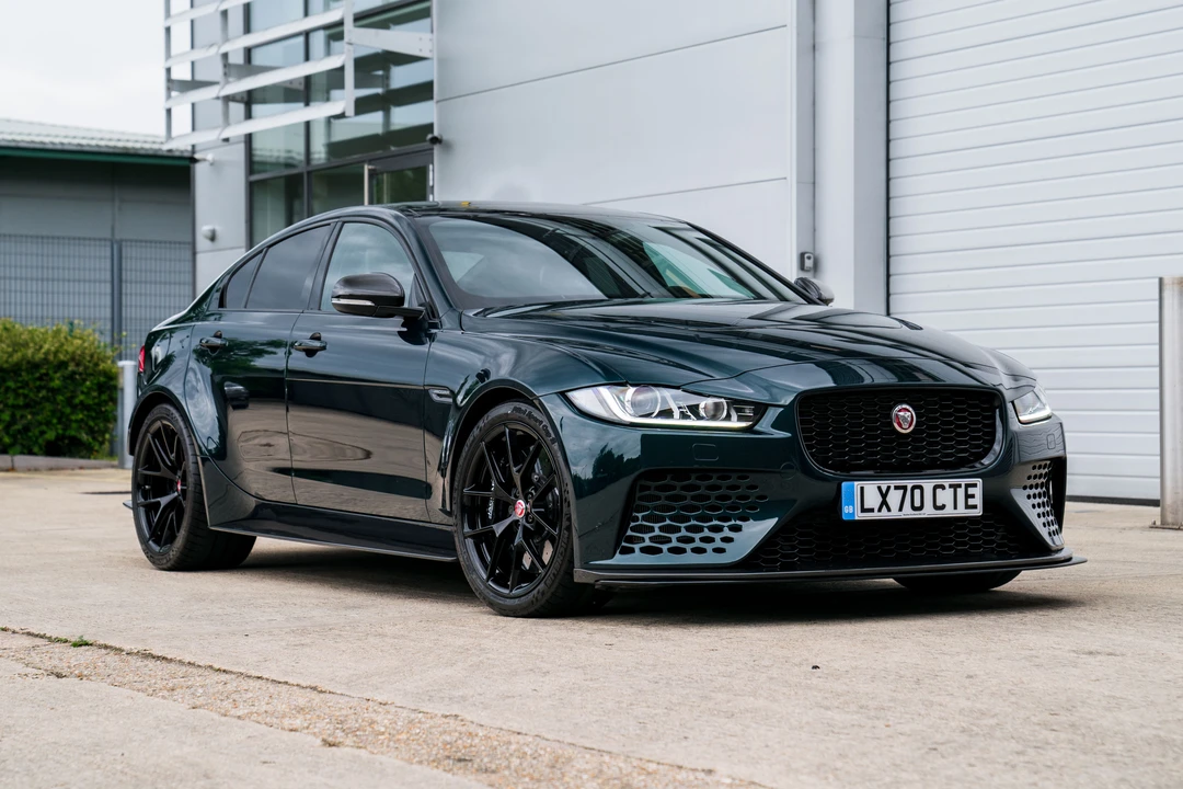 2019 Jaguar XE - Image 2 of 31