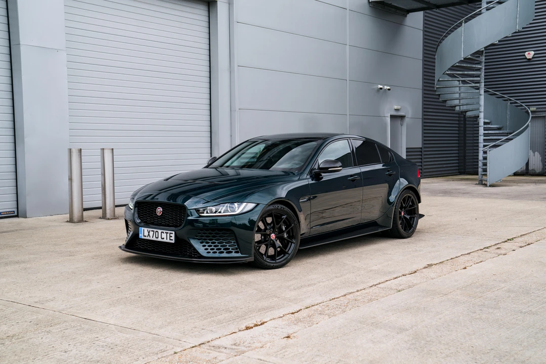 2019 Jaguar XE - Image 4 of 31
