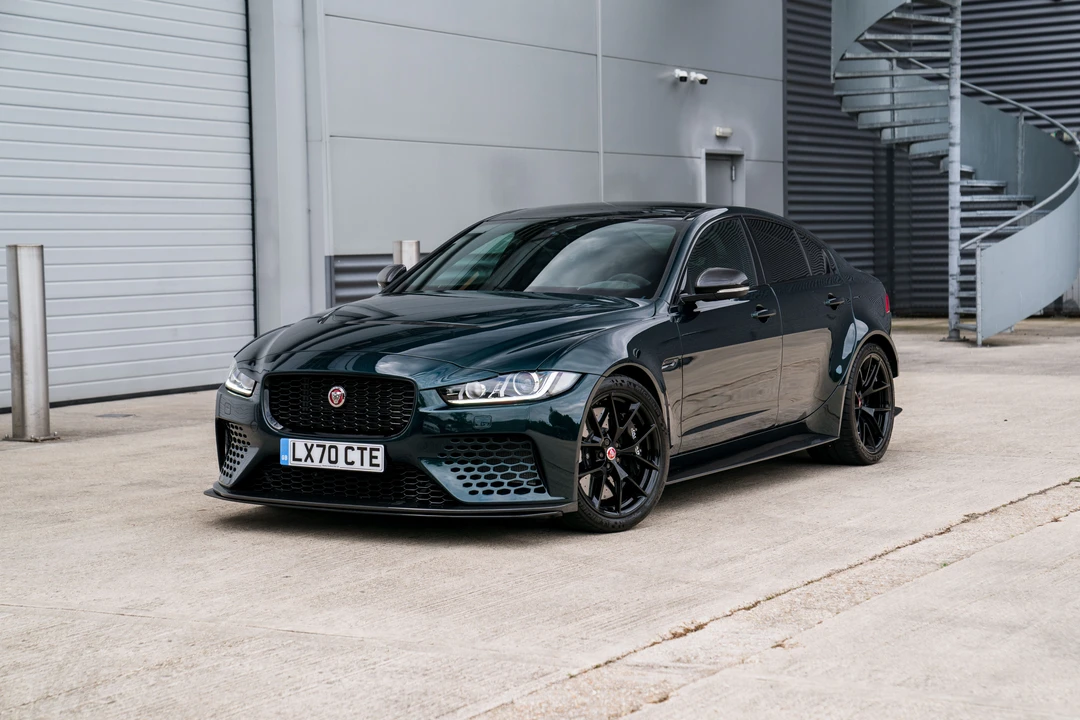 2019 Jaguar XE - Image 12 of 31
