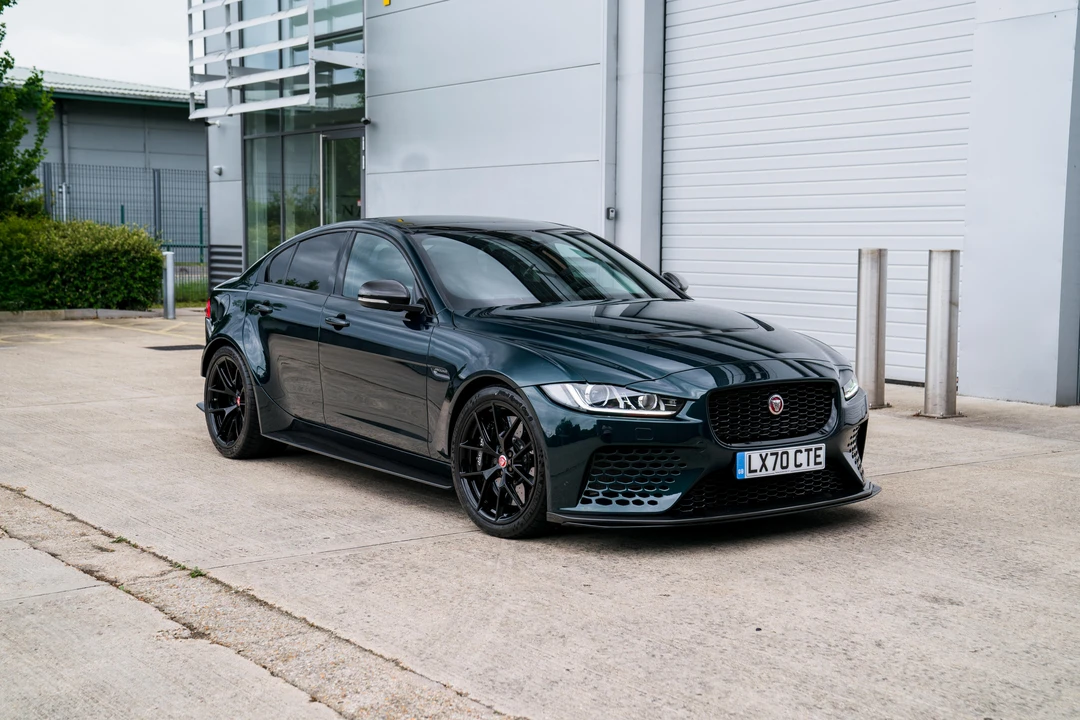 2019 Jaguar XE - Image 10 of 31