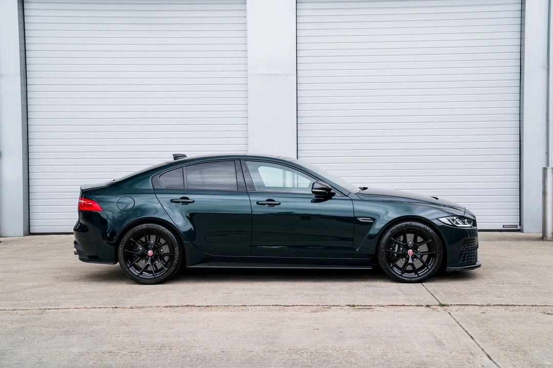 2019 Jaguar XE - Image 17 of 31