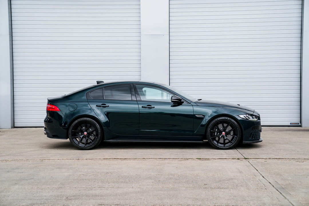2019 Jaguar XE - Image 9 of 31
