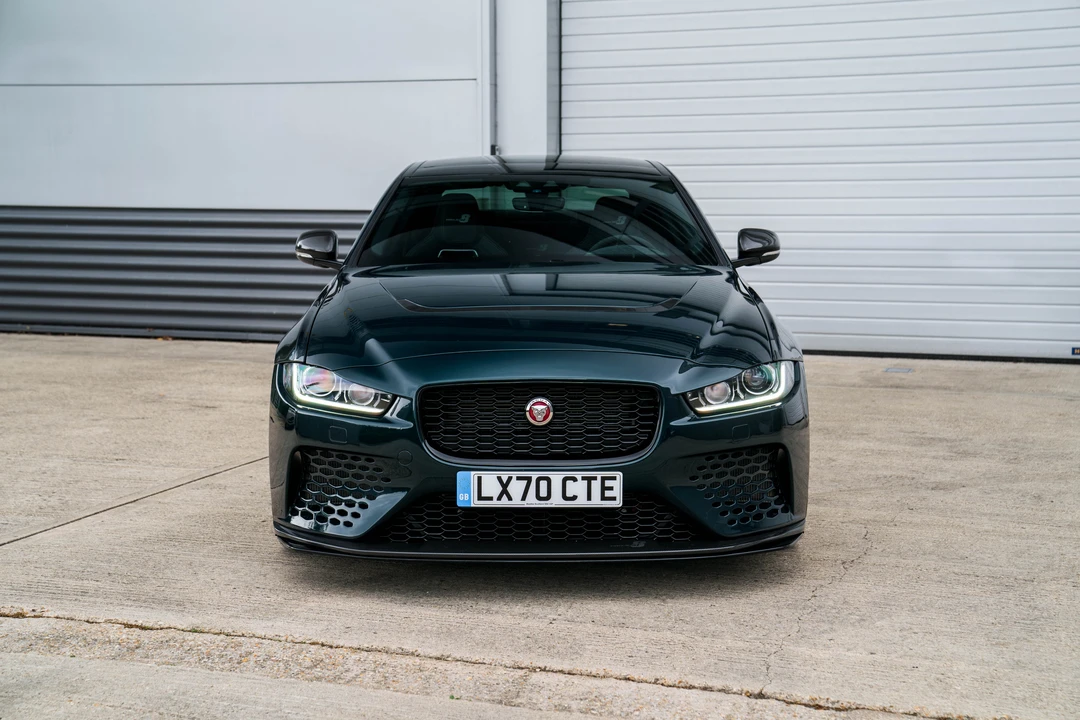 2019 Jaguar XE - Image 3 of 31